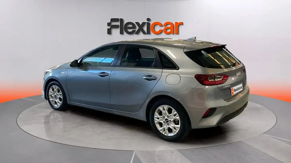 Usado Kia Ceed 101 CV (74 kW) 2021 Gris Utilitario