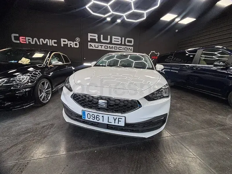 Usado Seat Leon Reference 115 CV (84 kW) 2022 Blanco Familiar