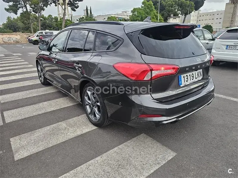 Usado Ford Focus ST-Line 182 CV (133 kW) 2020 Gris / plata Familiar