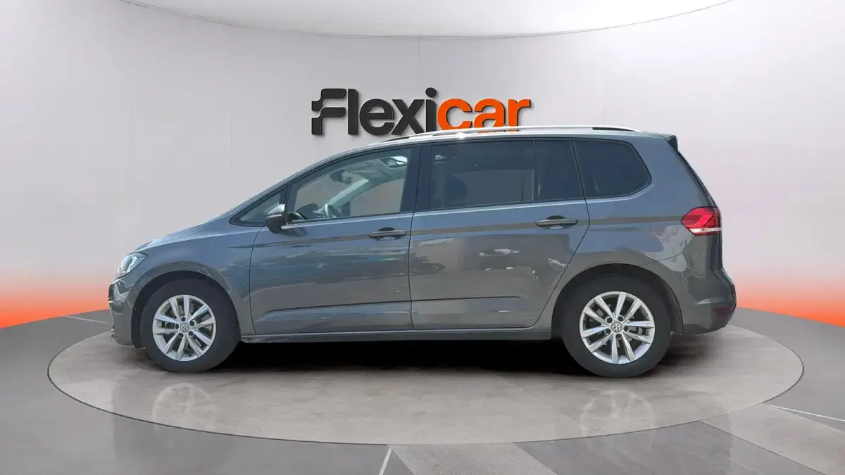 Usado VW Touran Advance 150 CV (110 kW) 2019 Gris Monovolumen