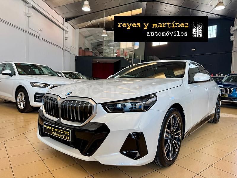 Blanco Usado 2025 BMW 520 Comfort Edition Berlina | 52.500 € (Super precio) - Imagen 1/4