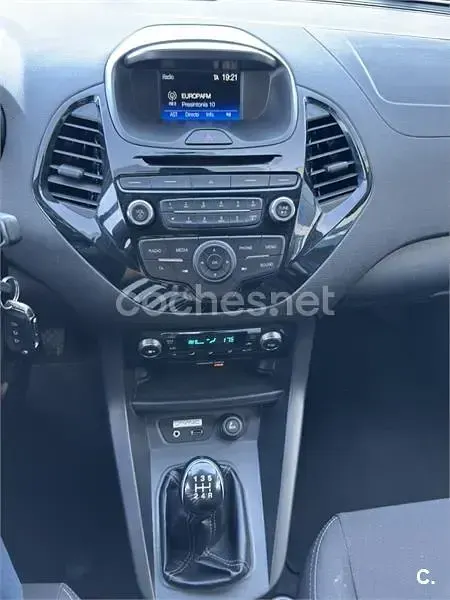 Usado Ford Ka Plus 85 CV (62 kW) 2017 Azul Utilitario