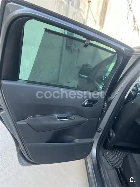 Usado Peugeot 5008 Sport 150 CV (110 kW) 2011 Gris / plata Monovolumen