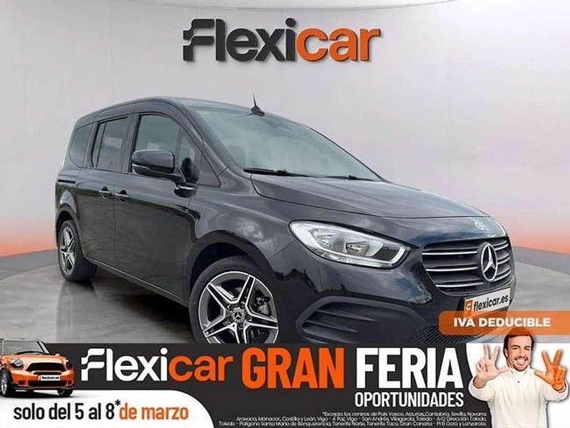 Usado Mercedes T180 116 CV (85 kW) 2022 Negro Monovolumen