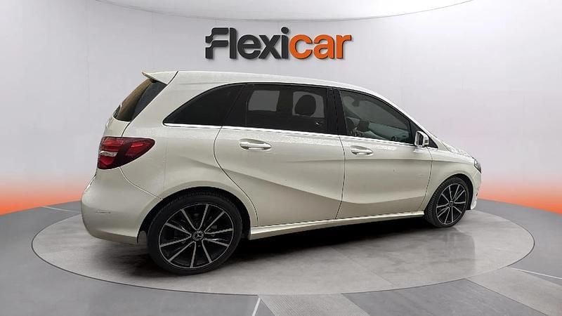 Usado Mercedes B200 139 CV (102 kW) 2017 Negro Monovolumen