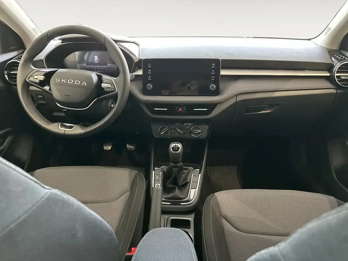 Usado Skoda Fabia Selection 95 CV (69 kW) 2025 Blanco Utilitario
