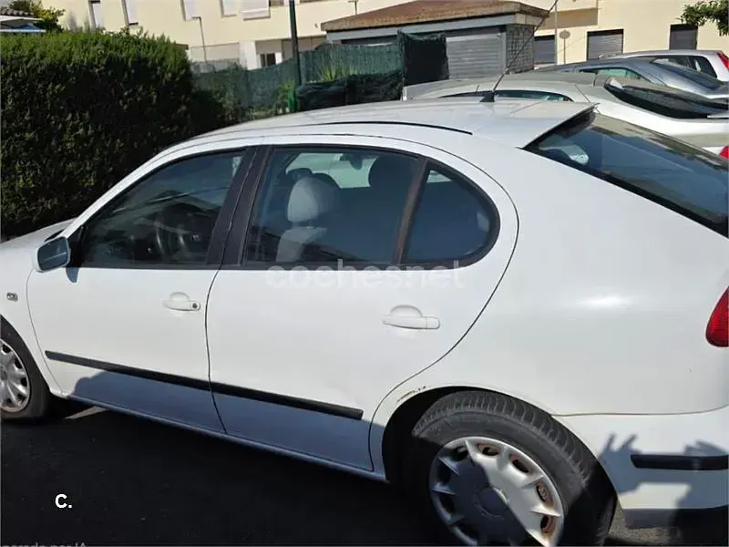 Usado Seat Leon 105 CV (77 kW) 2001 Blanco Utilitario
