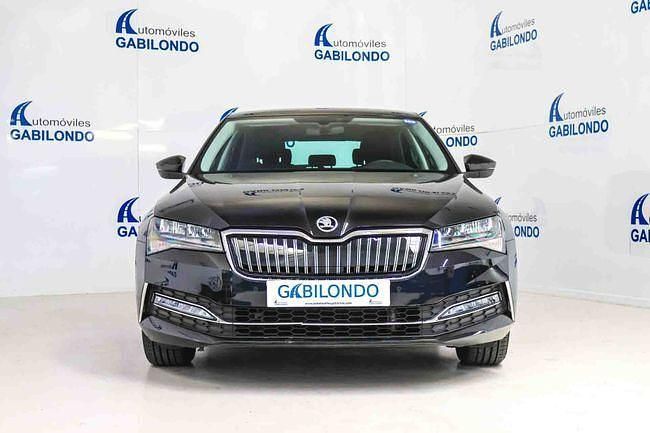 Usado Skoda Superb LAURIN & KLEMENT 218 CV (160 kW) 2021 Negro Berlina