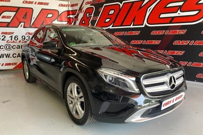 Usado Mercedes GLA200 Urban 156 CV (114 kW) 2015 Negro SUV