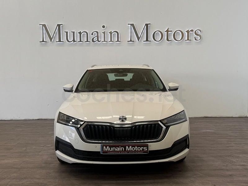 Usado Skoda Octavia Ambition 115 HP (84 kW) 2021 Branco Carrinha