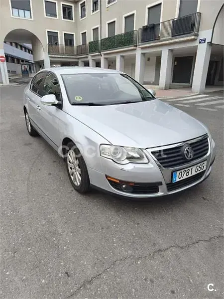 Usado VW Passat Advance 110 CV (80 kW) 2010 Gris / plata Berlina