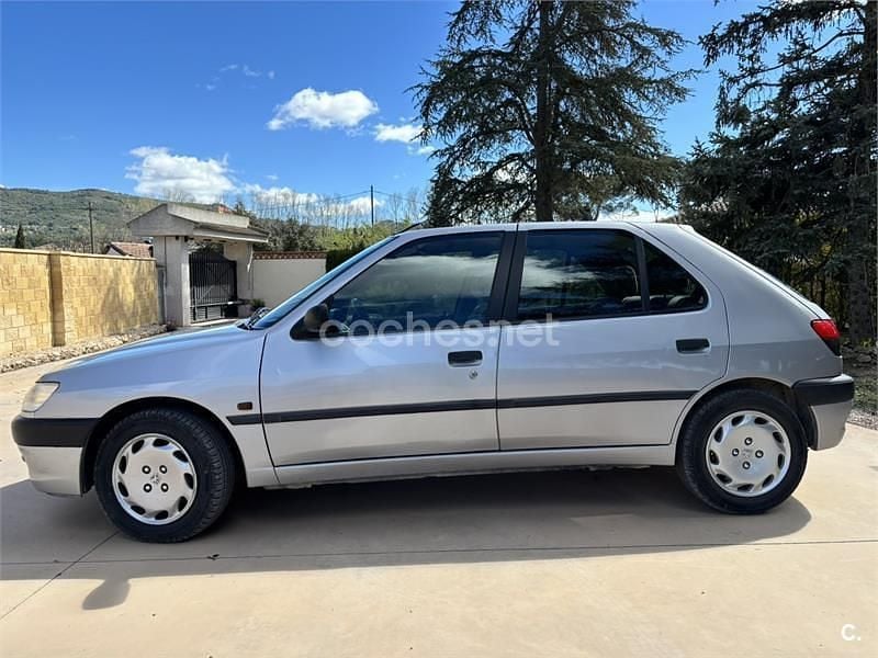 Usado Peugeot 306 70 CV (51 kW) 1999 Gris / plata Berlina