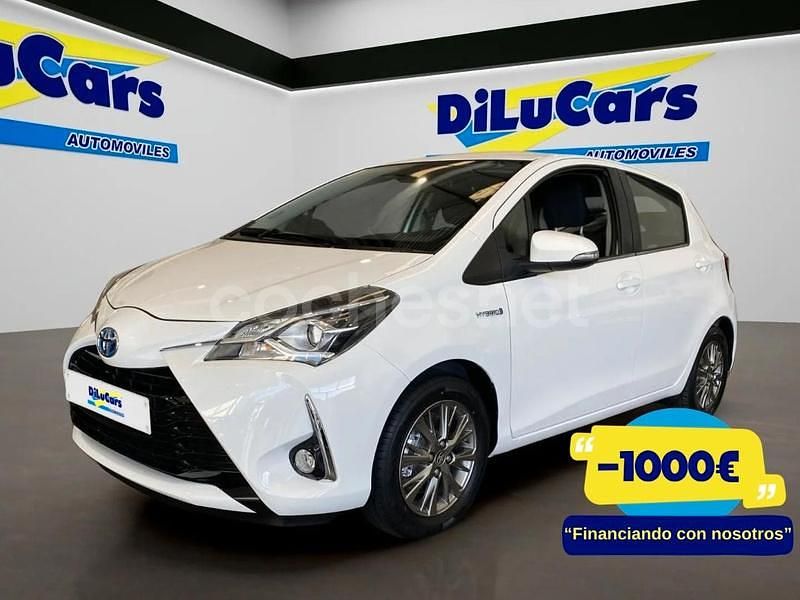 Usado Toyota Yaris Hybrid Active 100 CV (73 kW) 2019 Blanco Berlina