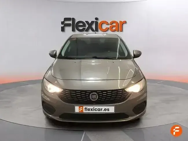 Usado Fiat Tipo Lounge 95 CV (69 kW) 2017 Marrón Berlina