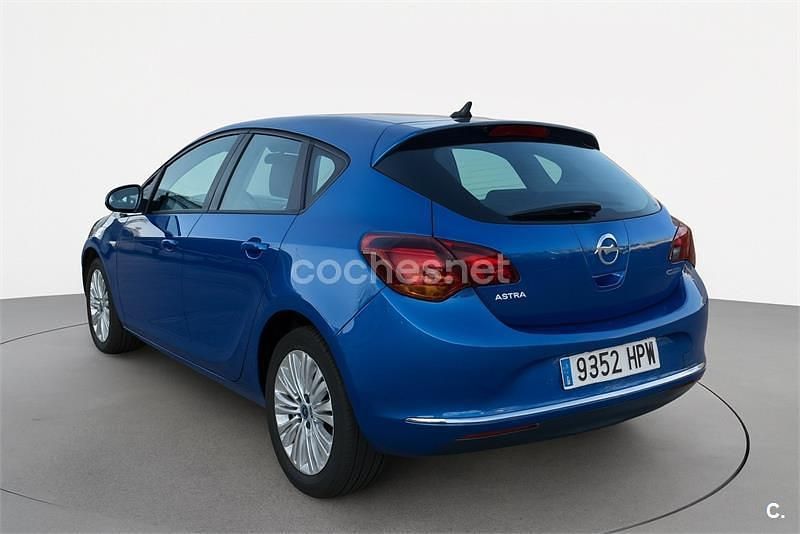 Usado Opel Astra Selective 110 CV (80 kW) 2013 Azul Berlina