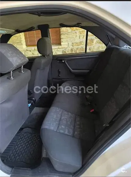 Usado Mercedes C180 Classic 122 CV (89 kW) 1998 Blanco Berlina