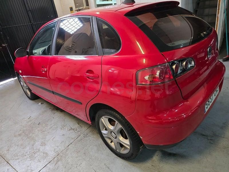 Usado Seat Ibiza 75 CV (55 kW) 2003 Rojo Utilitario