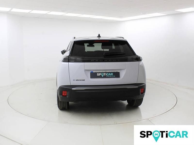 Usado Peugeot e-2008 Allure 100 kW (136 CV) 2024 Blanco SUV