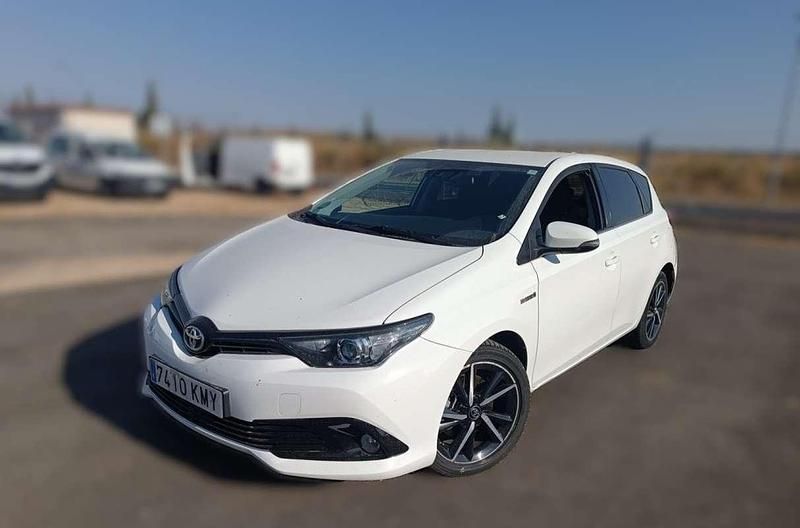 Usado Toyota Auris Hybrid Edition 136 CV (100 kW) 2018 Blanco Utilitario
