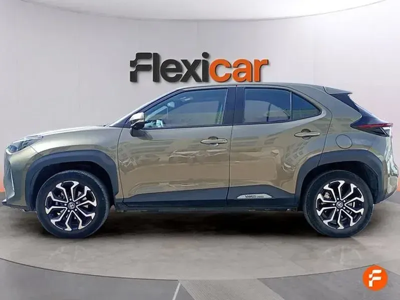 Usado Toyota Yaris Cross Active 116 CV (85 kW) 2022 Gris / plata SUV
