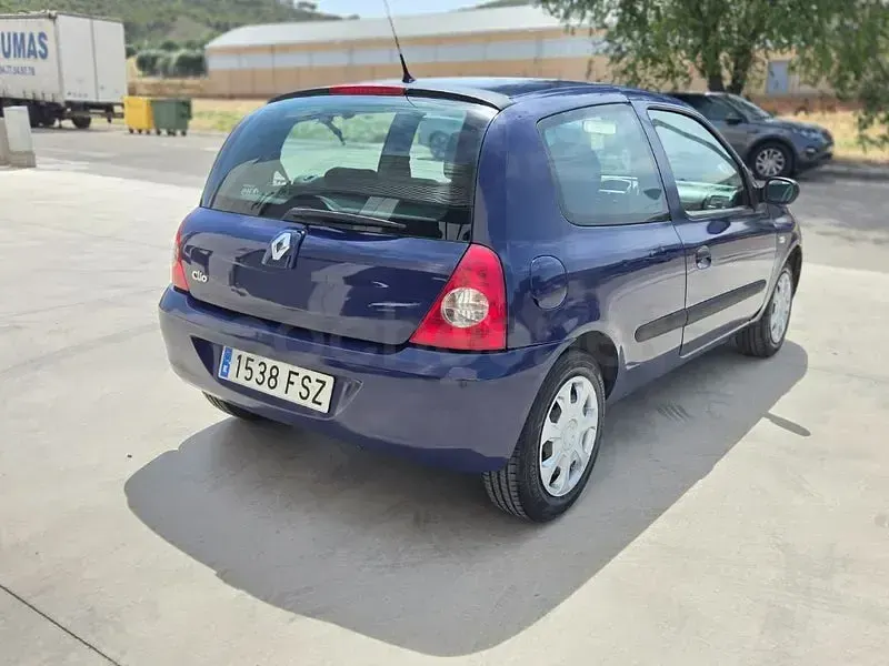 Usado Renault Clio II Authentique 75 CV (55 kW) 2007 Azul Berlina