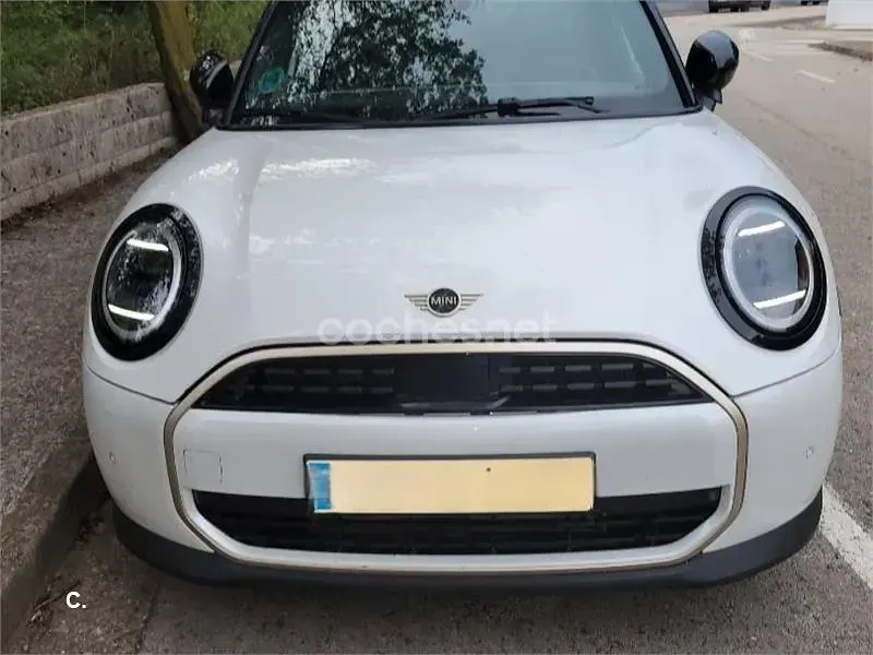 Usado Mini Cooper Favoured 114 kW (156 CV) 2025 Blanco Utilitario