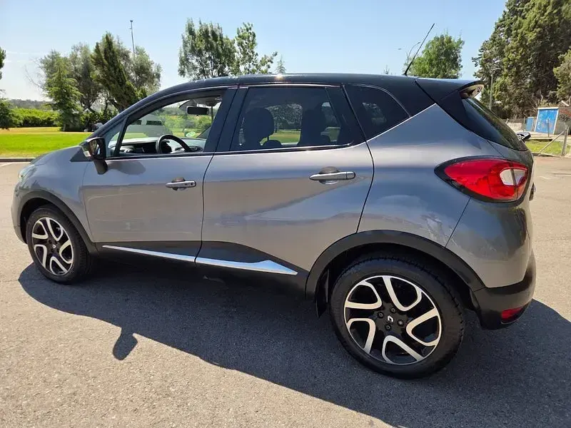 Usado Renault Captur Zen 110 CV (80 kW) 2015 Gris / plata SUV