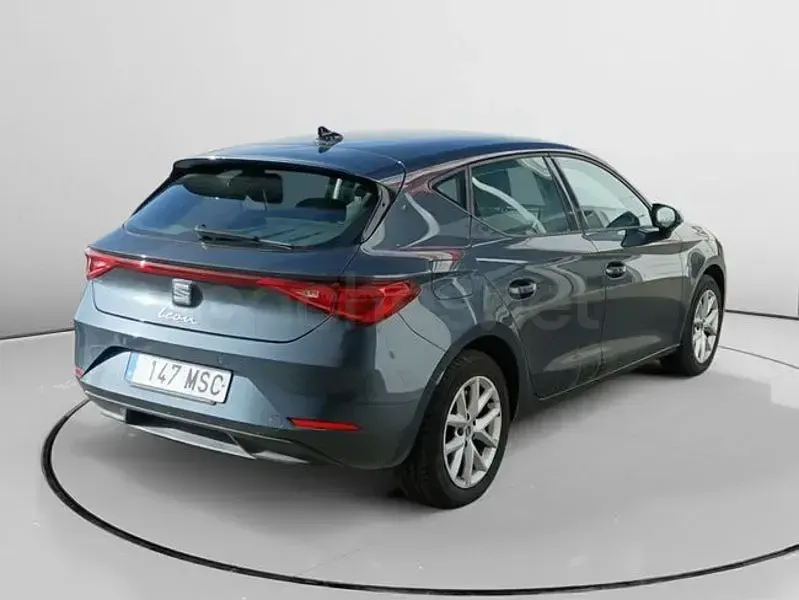 Usado Seat Leon Style 110 CV (80 kW) 2024 Azul Berlina