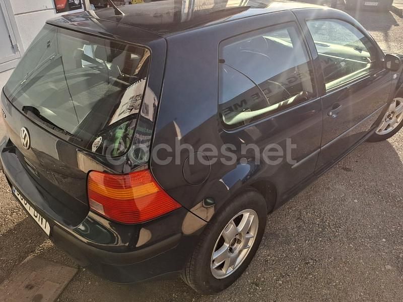 Usado VW Golf IV Highline 105 CV (77 kW) 2003 Azul Berlina