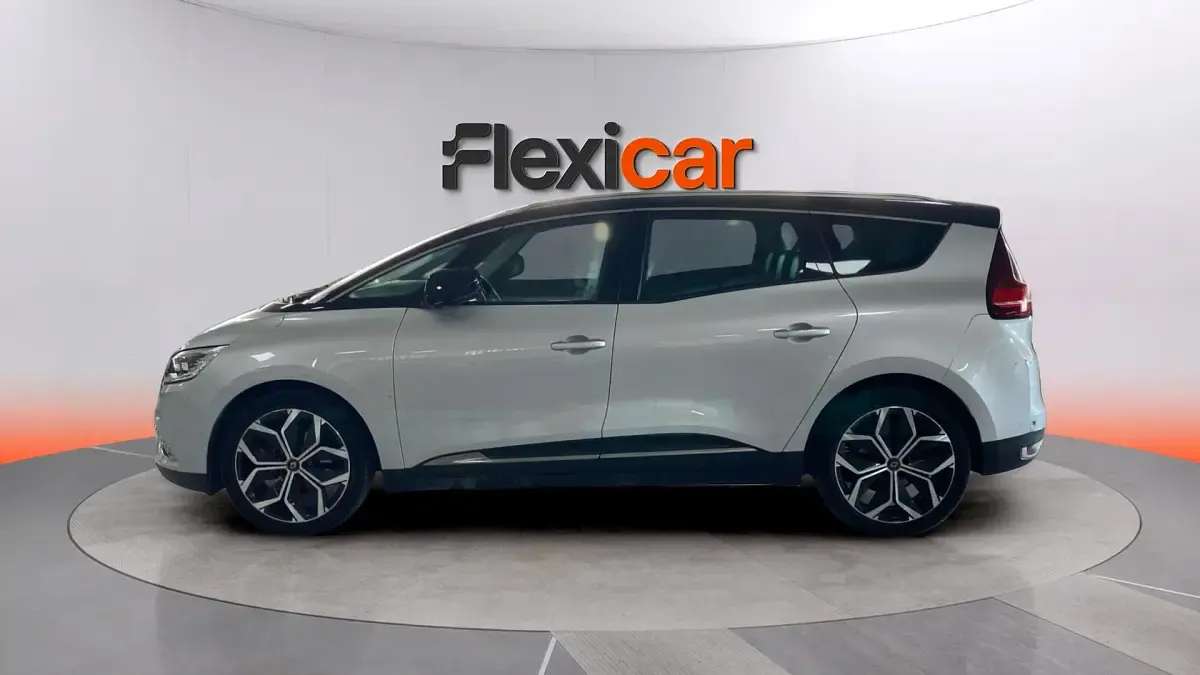 Usado Renault Grand Scénic Zen 140 CV (102 kW) 2021 Gris Monovolumen