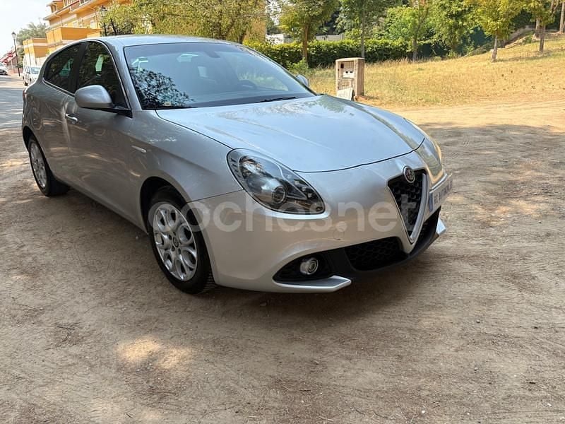 Usado Alfa Romeo Giulietta 120 CV (88 kW) 2017 Gris / plata Utilitario