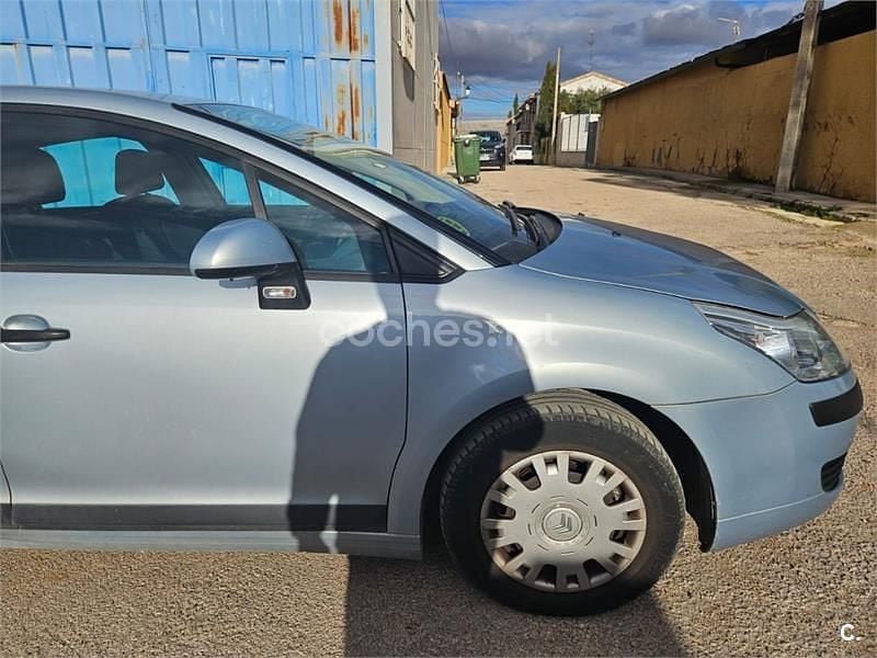 Usado Citroën C4 92 CV (67 kW) 2007 Azul Berlina