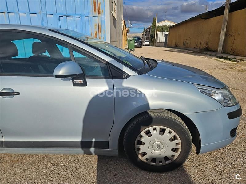 Usado Citroën C4 92 CV (67 kW) 2007 Azul Berlina
