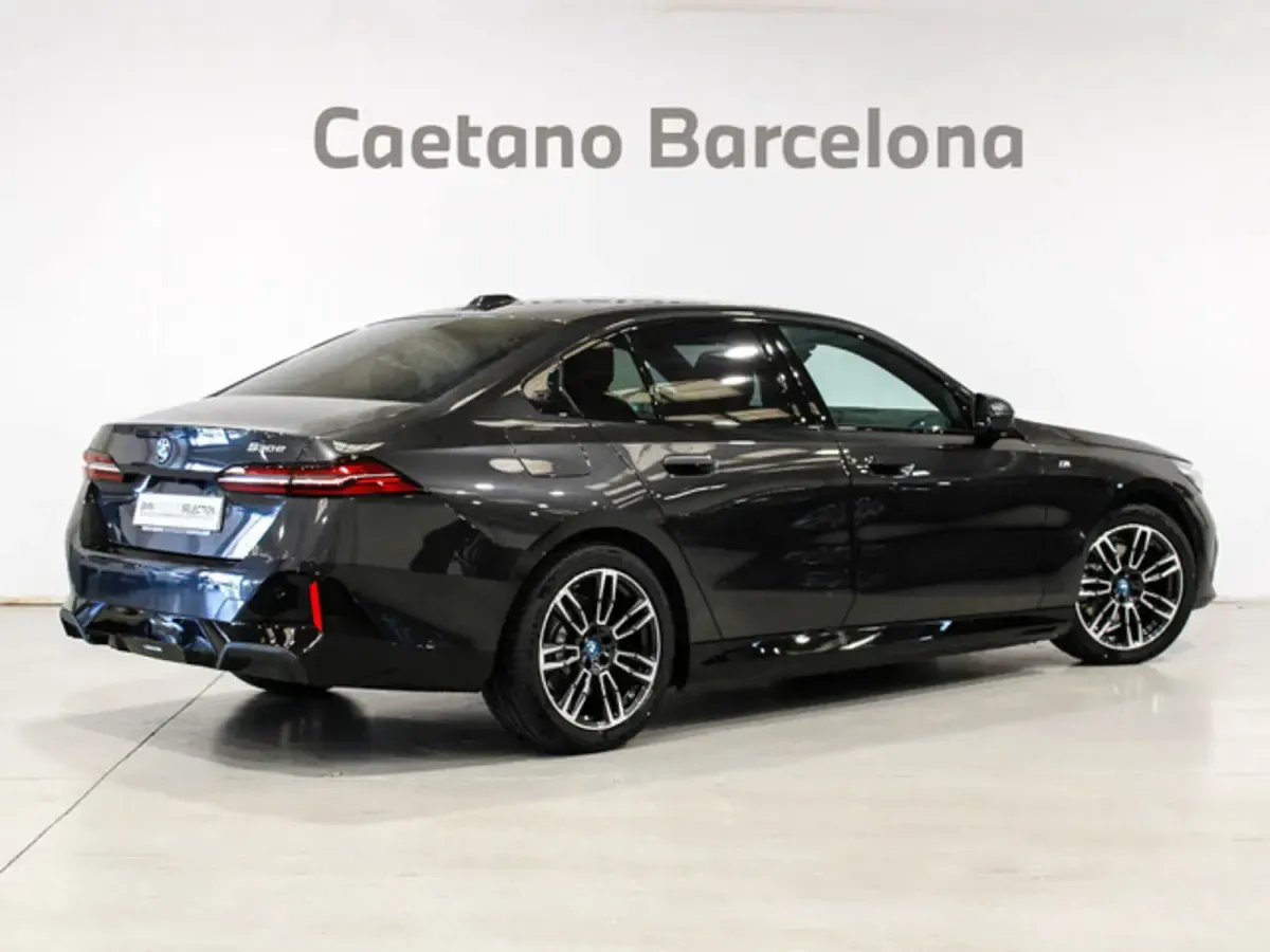 Nuevo BMW 530e Comfort Edition 299 CV (219 kW) 2025 Gris Berlina