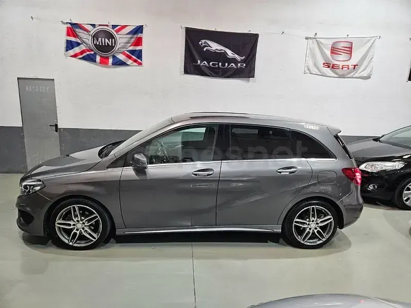Usado Mercedes B200 136 CV (100 kW) 2017 Gris / plata Utilitario