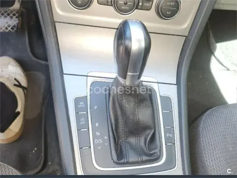 Usado VW Golf VII Advance 110 CV (80 kW) 2016 Gris / plata Familiar