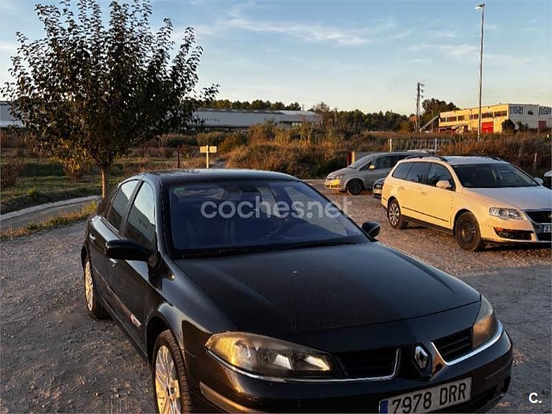 Negro Usado 2005 Renault Laguna II Dynamique Berlina | 2100 € (Precio justo) - Imagen 1/4