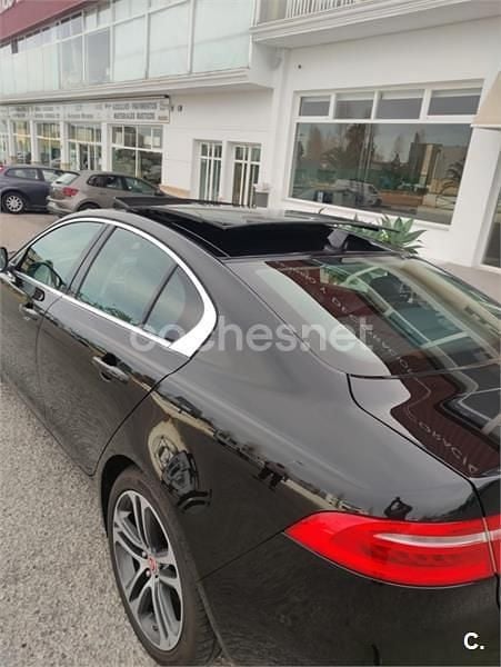 Usado Jaguar XE Prestige 180 CV (132 kW) 2018 Negro Berlina