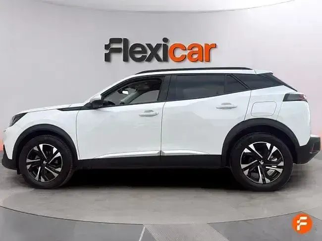 Usado Peugeot 2008 Allure 100 CV (73 kW) 2021 Blanco SUV