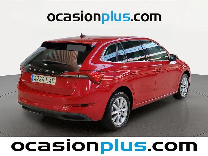 Usado Skoda Scala 110 CV (80 kW) 2022 Rojo Utilitario