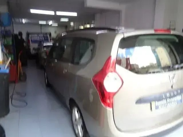 Usado Dacia Lodgy Lauréate 90 CV (66 kW) 2014 Beige Monovolumen