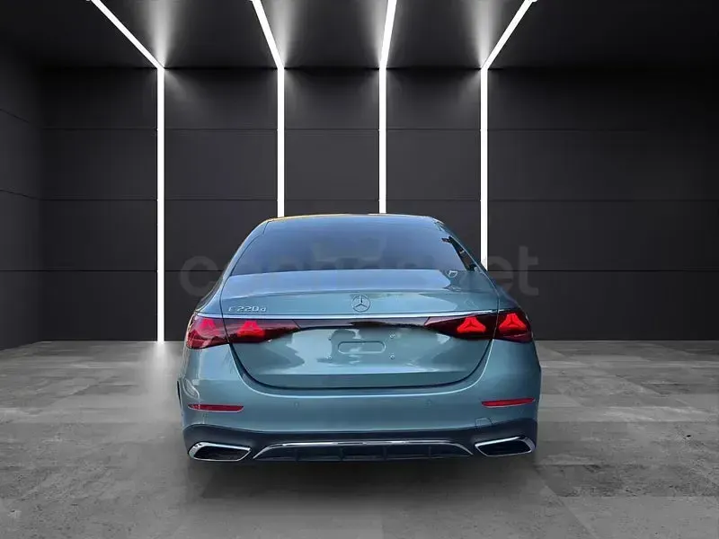 Nuevo Mercedes E220 197 CV (144 kW) 2026 Verde Berlina