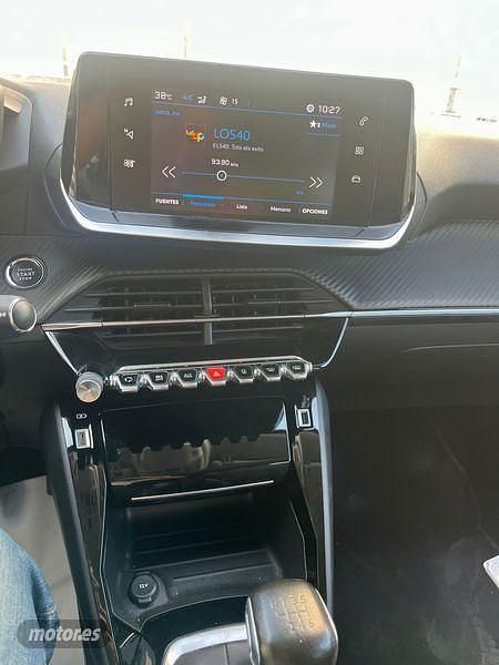 Usado Peugeot 208 Allure 100 CV (73 kW) 2019 Gris Utilitario