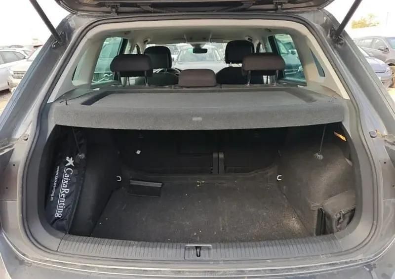 Usado VW Tiguan Edition 131 CV (96 kW) 2020 Gris SUV