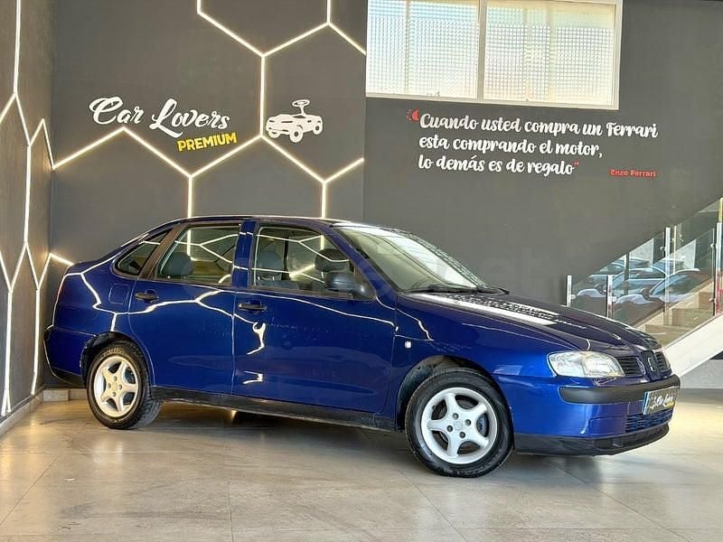 Usado Seat Cordoba Stella 60 CV (44 kW) 2000 Azul Berlina