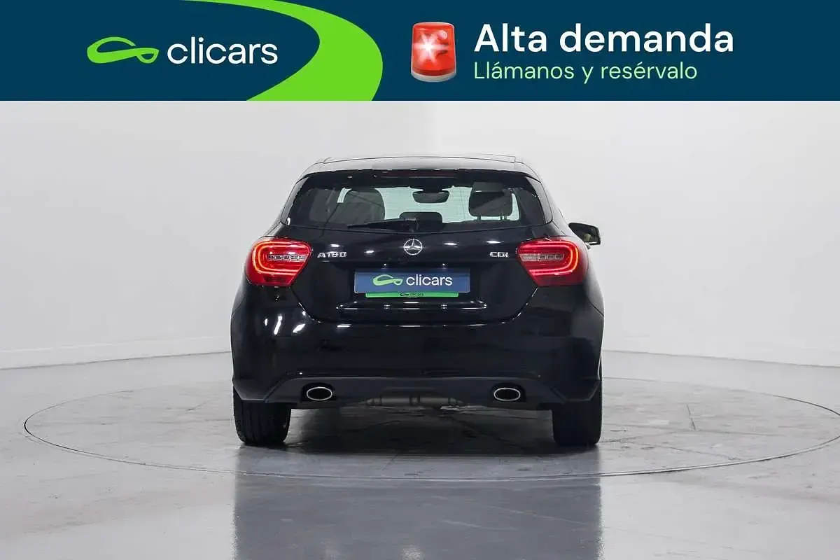 Usado Mercedes A180 Urban 109 CV (80 kW) 2014 Negro Utilitario