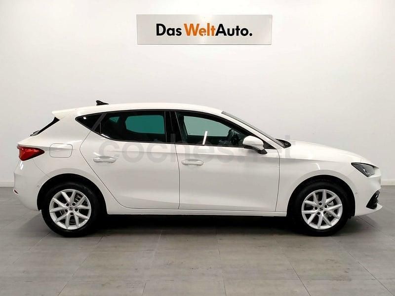 Usado Seat Leon Style 116 CV (85 kW) 2025 Blanco Berlina