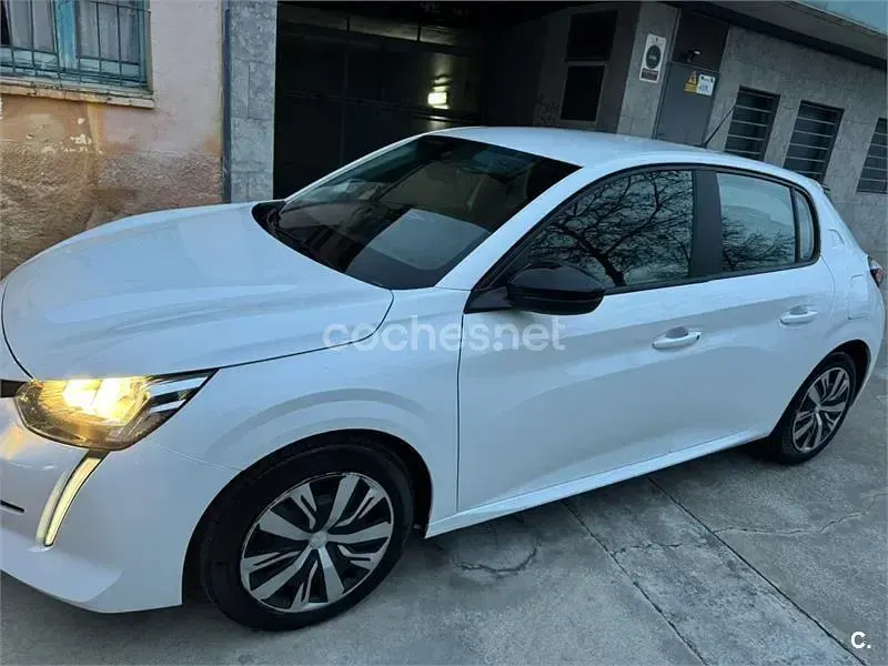 Usado Peugeot 208 Active 100 CV (73 kW) 2023 Blanco Utilitario