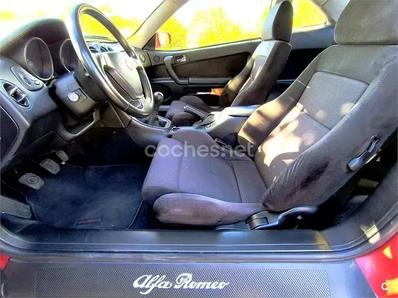 Usado Alfa Romeo GTV 165 CV (121 kW) 2003 Rojo Coupe