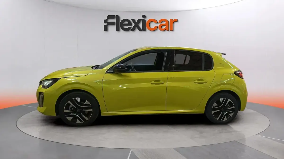 Usado Peugeot 208 Allure 101 CV (74 kW) 2025 Verde Utilitario